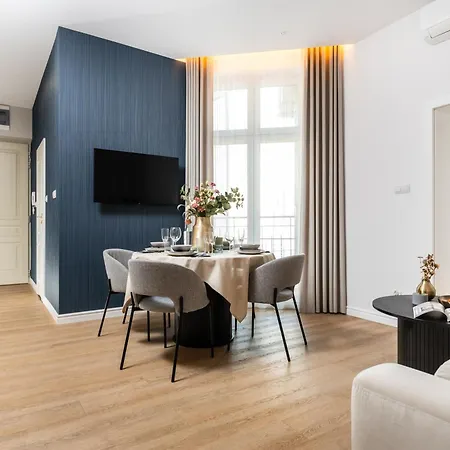 4 In A Beautiful Historic Old Town Building Occupy Whole Floor *