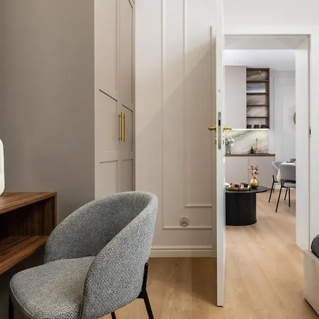 4 In A Beautiful Historic Old Town Building Occupy Whole Floor Apartament Kraków