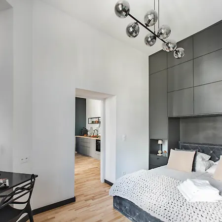 4 In A Beautiful Historic Old Town Building Occupy Whole Floor Apartament *