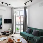 4 In A Beautiful Historic Old Town Building Occupy Whole Floor Daire Krakow