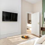 4 In A Beautiful Historic Old Town Building Occupy Whole Floor 아파트