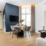 4 In A Beautiful Historic Old Town Building Occupy Whole Floor *