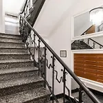 4 In A Beautiful Historic Old Town Building Occupy Whole Floor 公寓 *