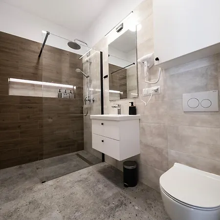 4 In A Beautiful Historic Old Town Building Occupy Whole Floor *