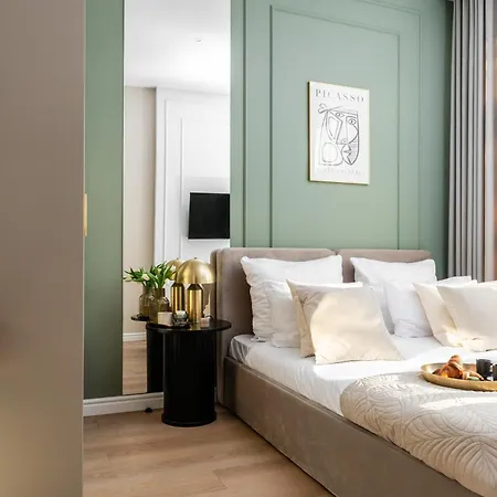 4 In A Beautiful Historic Old Town Building Occupy Whole Floor