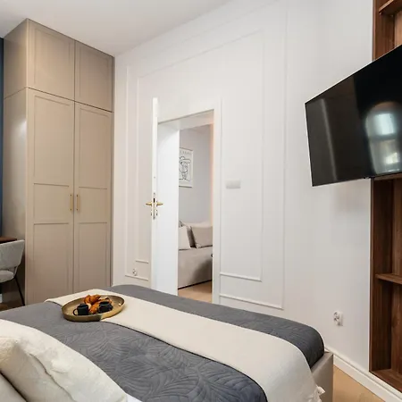4 In A Beautiful Historic Old Town Building Occupy Whole Floor Krakow