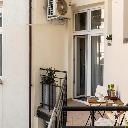 4 In A Beautiful Historic Old Town Building Occupy Whole Floor *