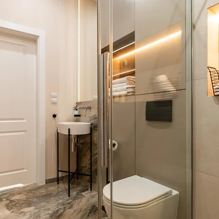 4 In A Beautiful Historic Old Town Building Occupy Whole Floor Daire Krakow