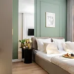 4 In A Beautiful Historic Old Town Building Occupy Whole Floor